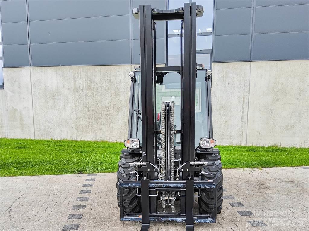 Manitou MC 30-4 Terenski viličar
