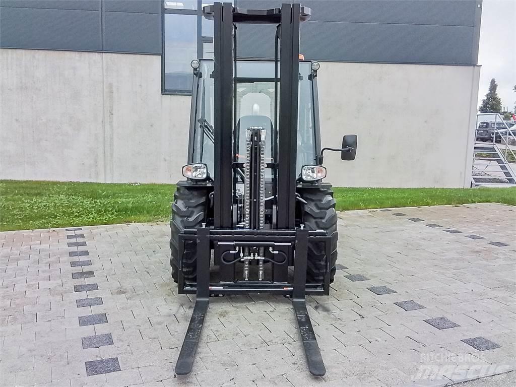 Manitou MC 30-4 Terenski viličar