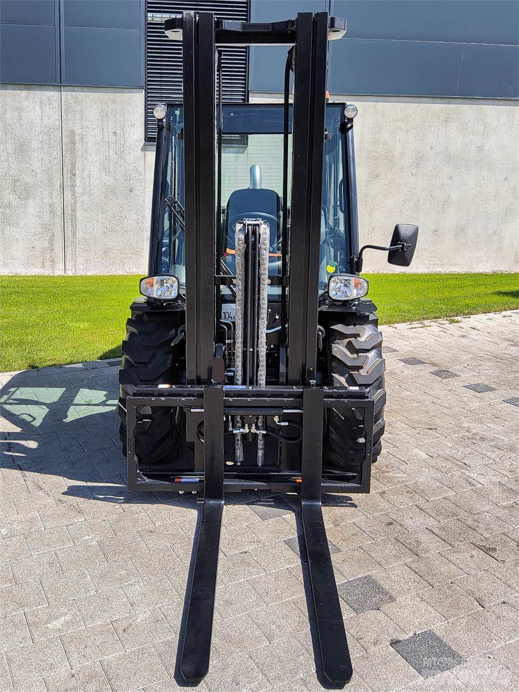 Manitou MC 30-4 Terenski viličar
