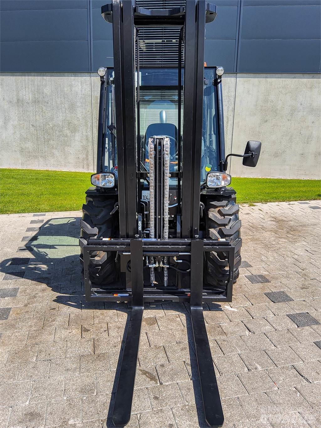 Manitou MC 30-4 Terenski viličar