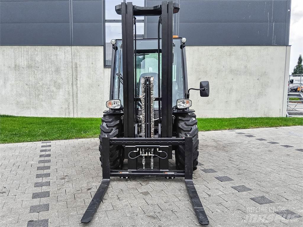 Manitou MC 30-4 Terenski viličar