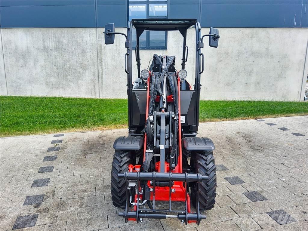 Manitou MLA 2-25H Mini bageri <7t