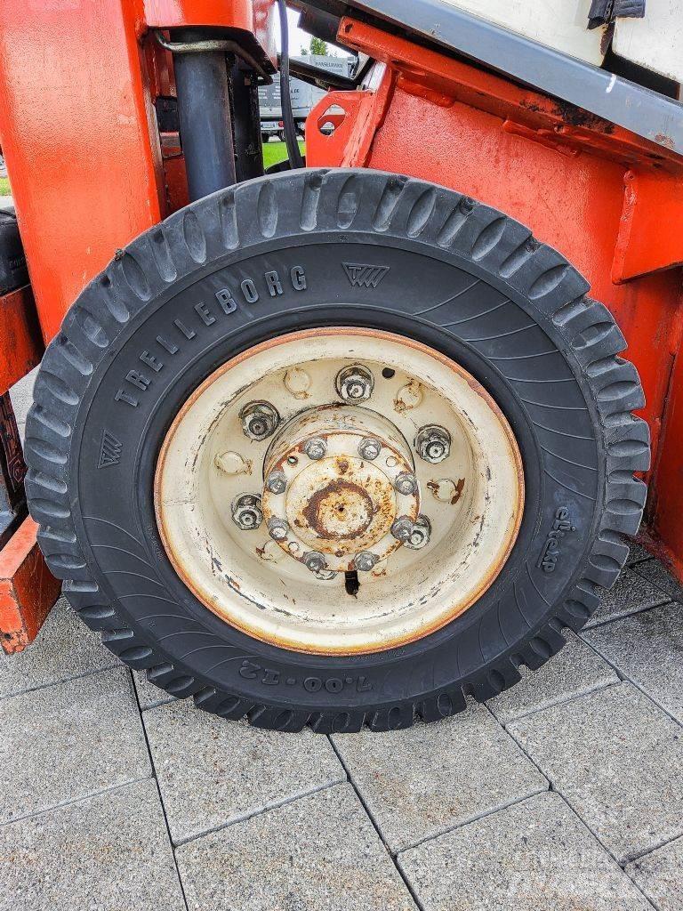 Nissan EH02F25U Dizelski viličari