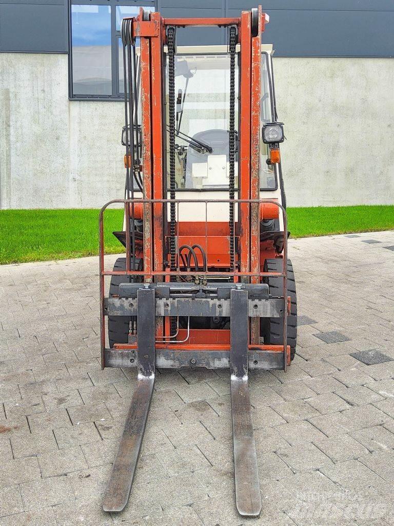 Nissan EH02F25U Dizelski viličari