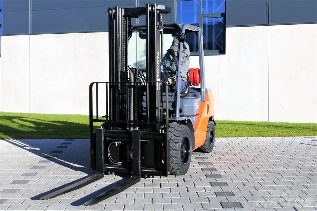 Toyota 02-8FGF30 Plinski viličari