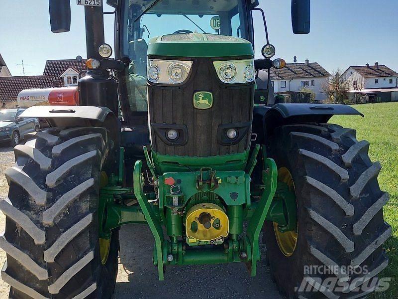 John Deere 6215R Traktori