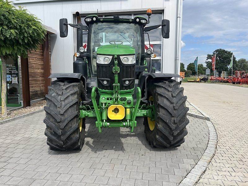 John Deere 6215R Traktori