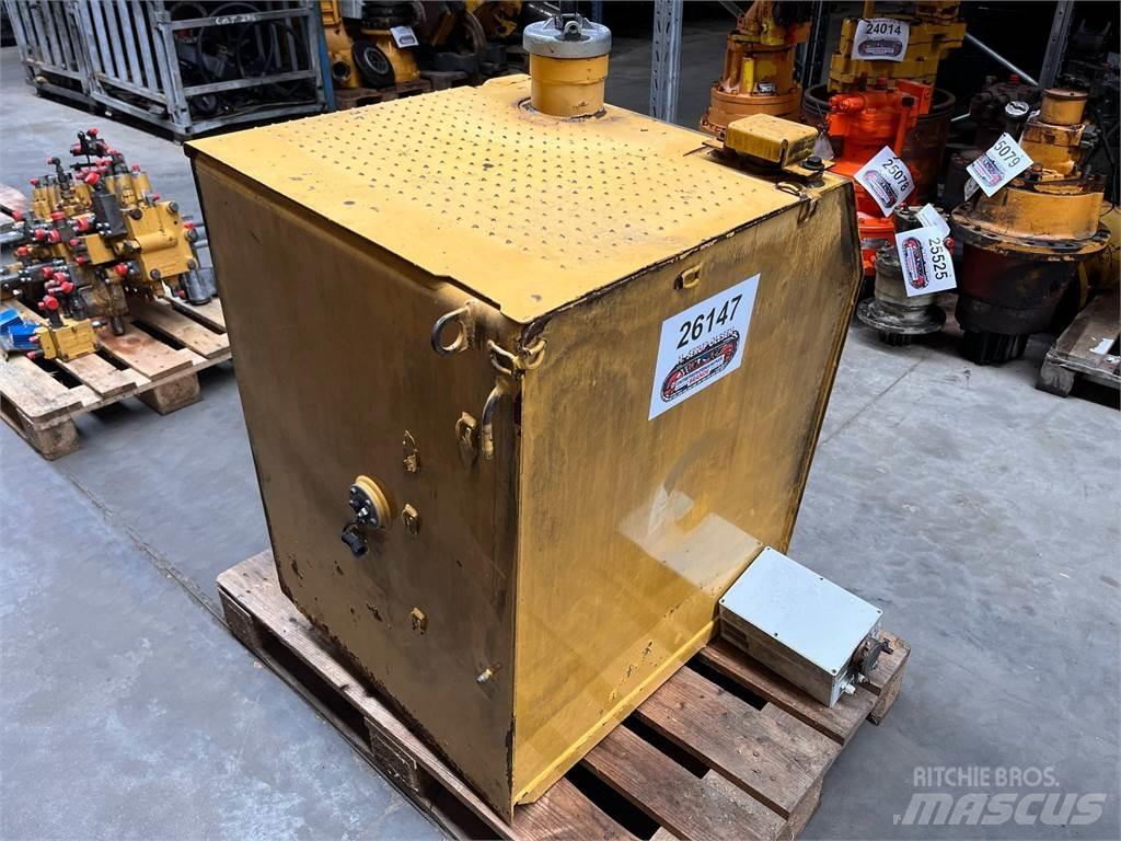 CAT 323D brændstoftank Ostale komponente