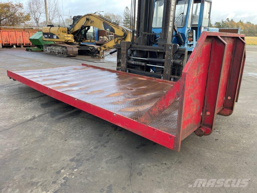  Maskintrailer med wirehejs Nisko-utovarne poluprikolice