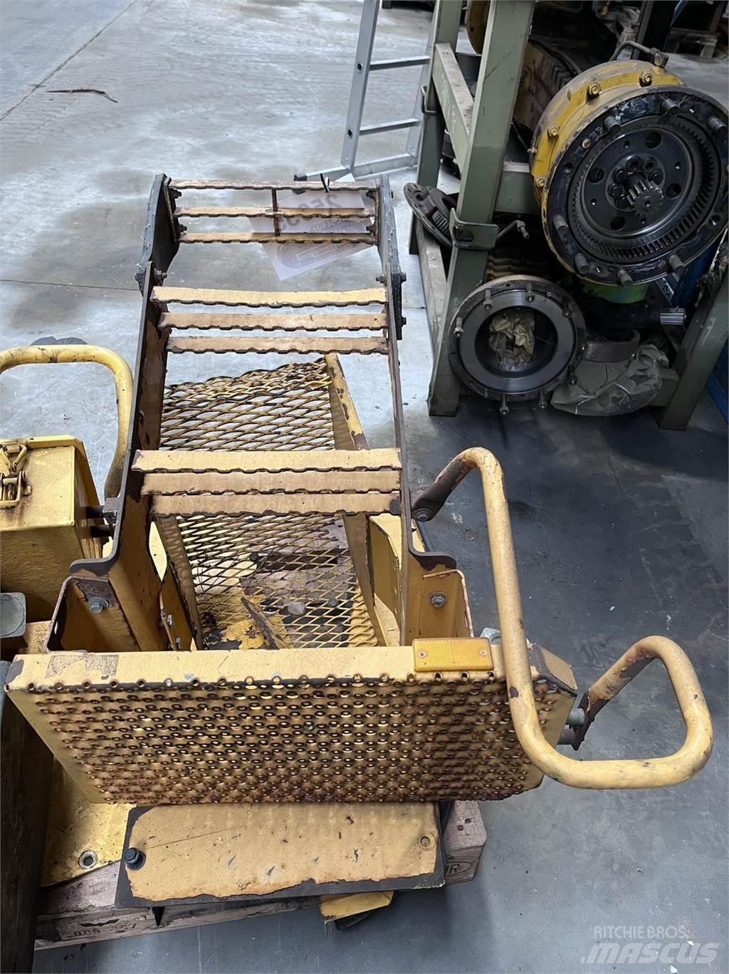  Trappe, Volvo L90E Ostale komponente