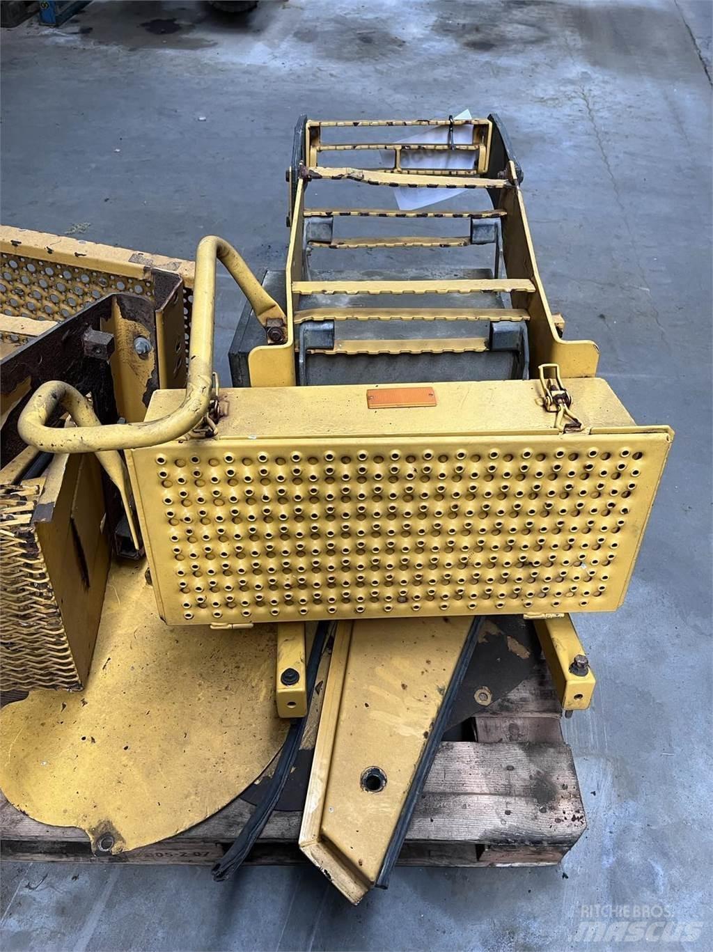  Trappe, Volvo L90E Ostale komponente
