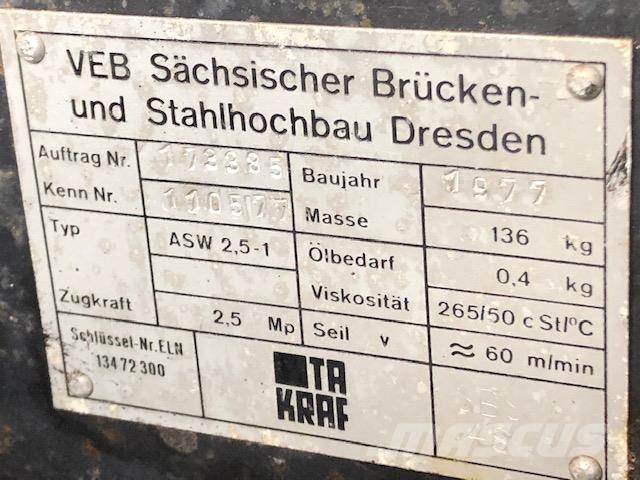 VEB spil - 2,5 T - 2 stk. Utovorne dizalice, vitla i dizala za materijal