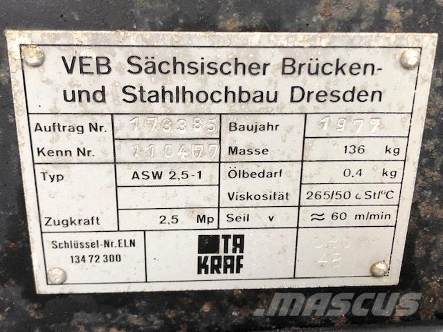 VEB spil - 2,5 T - 2 stk. Utovorne dizalice, vitla i dizala za materijal