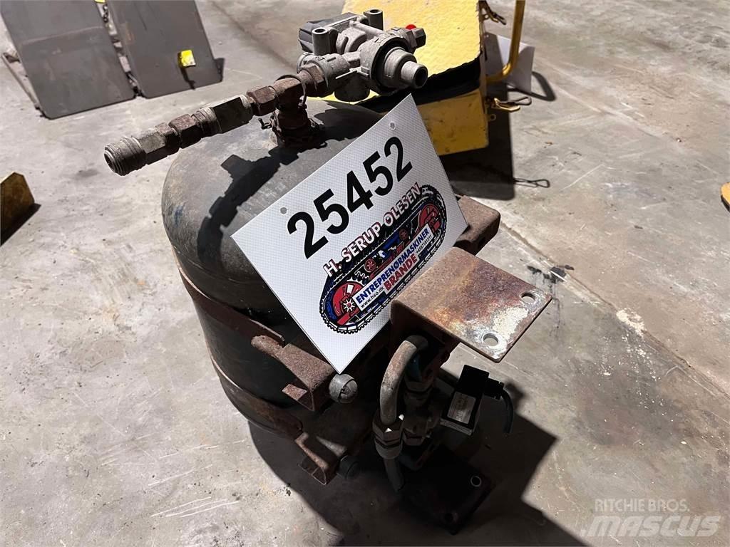 Volvo L120F lufttank Ostale komponente