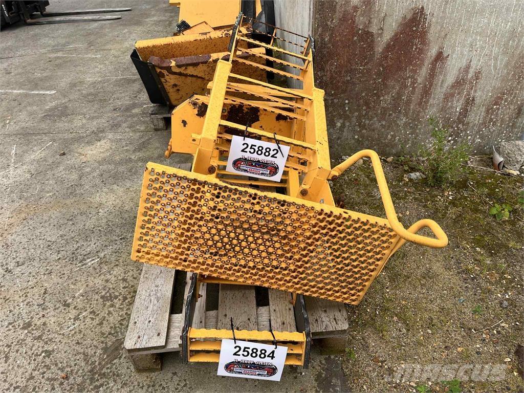 Volvo L220E trappe Ostale komponente