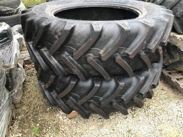  Rear Tyres Gume, kotači i naplatci