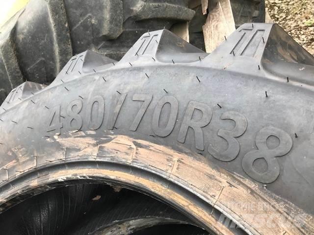  Rear Tyres Gume, kotači i naplatci