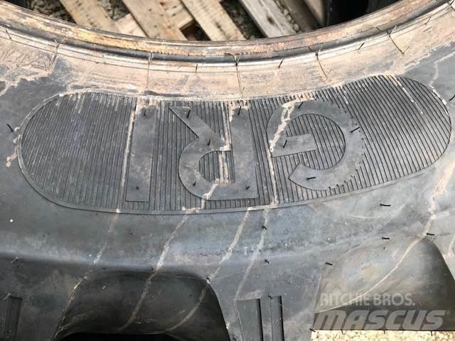  Rear Tyres Gume, kotači i naplatci