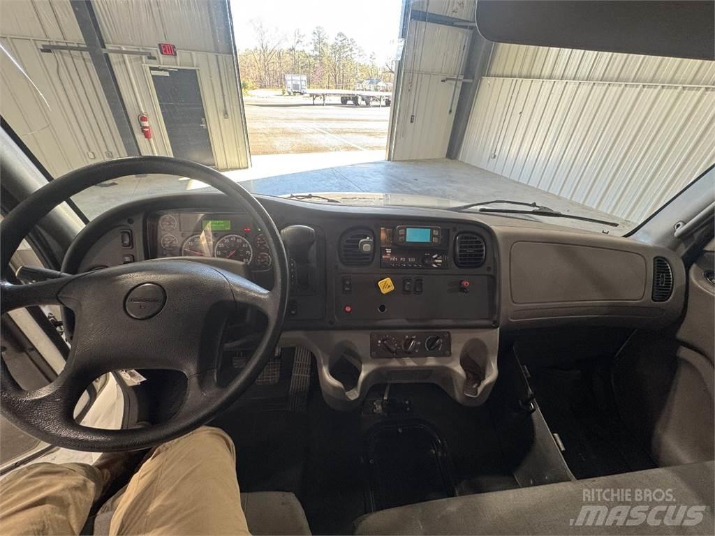 Freightliner M2 Sanduk kamioni