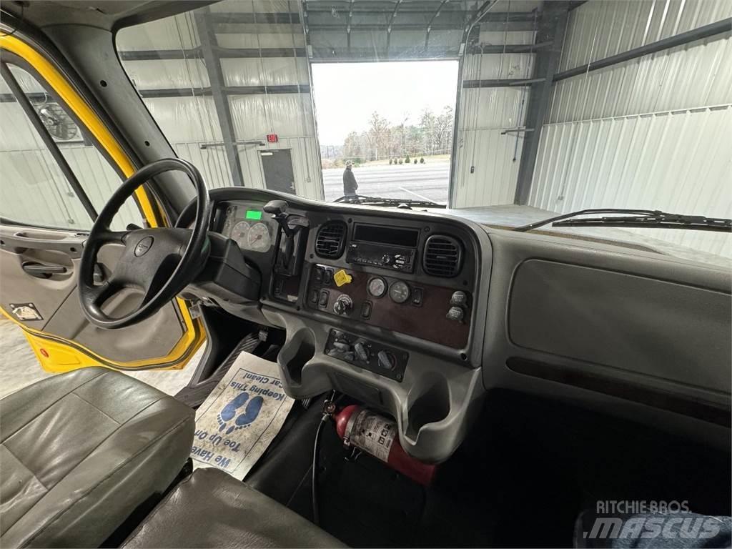 Freightliner M2106 Sanduk kamioni
