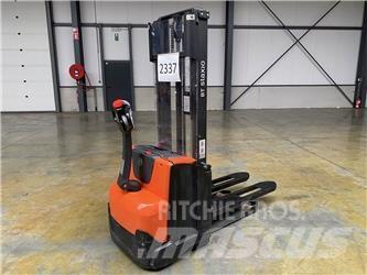 Toyota BT SWE100 Samopogonski ručni viličari
