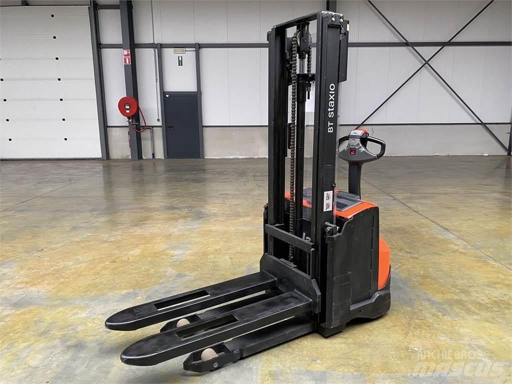Toyota BT SWE100 Samopogonski ručni viličari