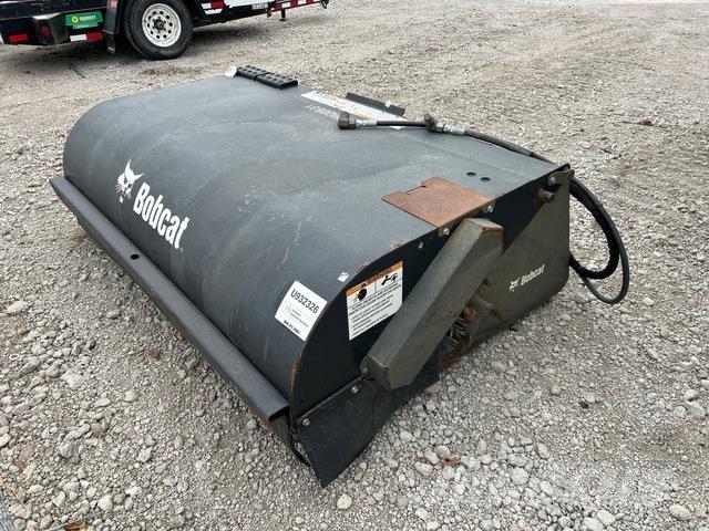 Bobcat  Strojevi za metenje