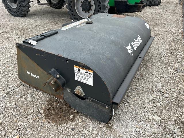 Bobcat  Strojevi za metenje