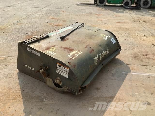 Bobcat 6707144 Strojevi za metenje