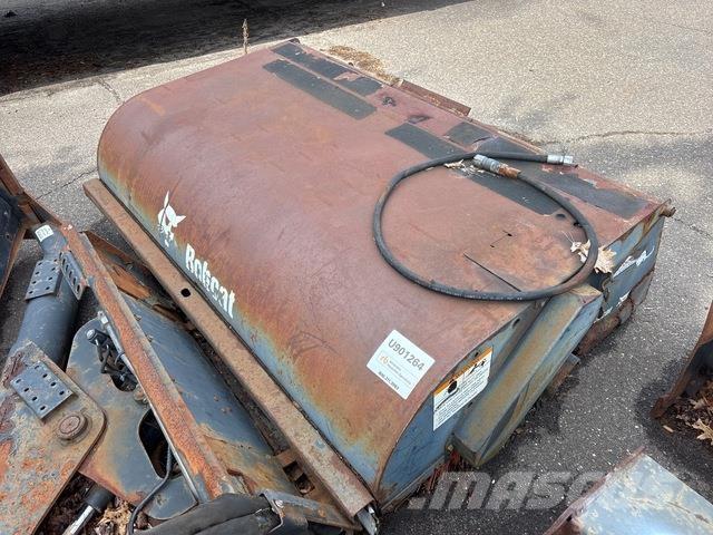 Bobcat 72 Strojevi za metenje
