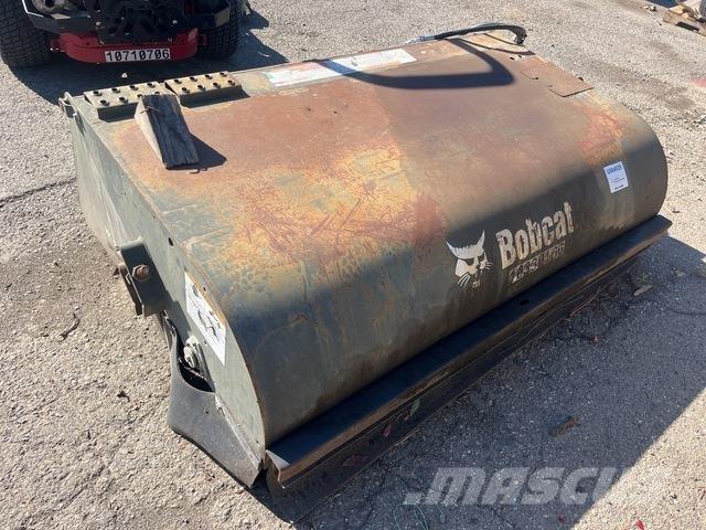 Bobcat 72 Strojevi za metenje