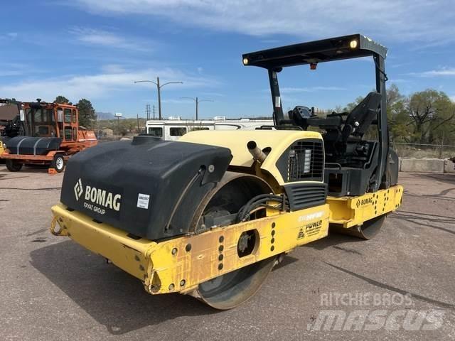 Bomag BW266AD Gumeni valjci na kotačima
