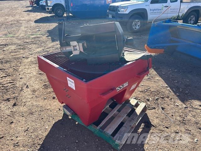 Boss  Posipači soli i pijeska