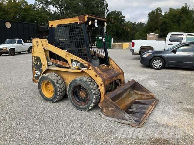 CAT 226 Skid steer mini utovarivači