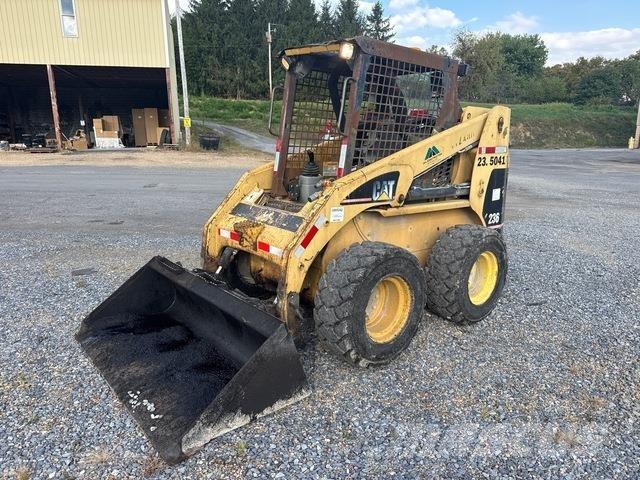 CAT 236 Skid steer mini utovarivači