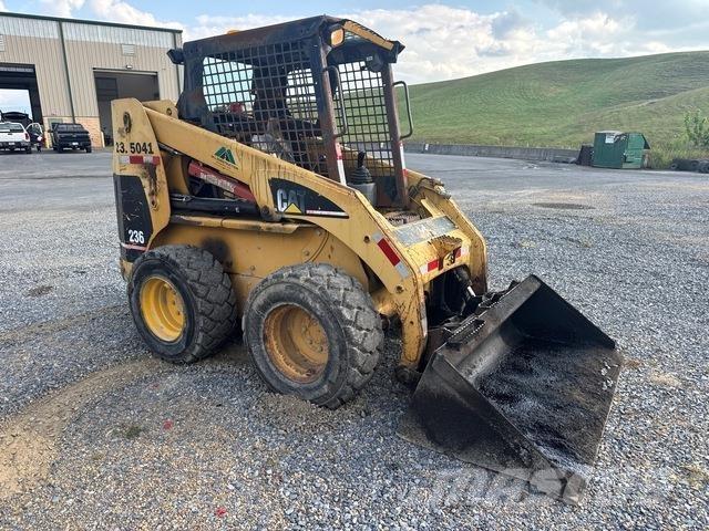 CAT 236 Skid steer mini utovarivači