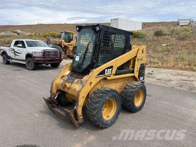 CAT 236 Skid steer mini utovarivači