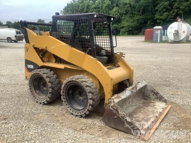 CAT 242B3 Skid steer mini utovarivači