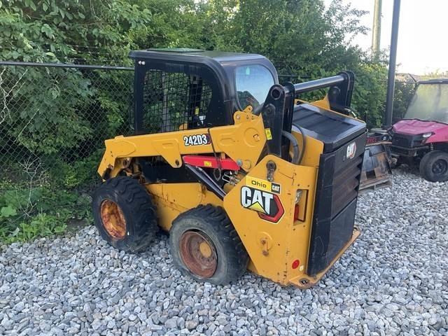 CAT 242D3 Skid steer mini utovarivači