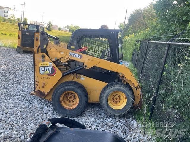 CAT 242D3 Skid steer mini utovarivači