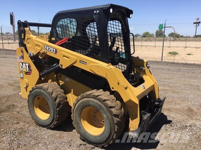 CAT 242D3 Skid steer mini utovarivači
