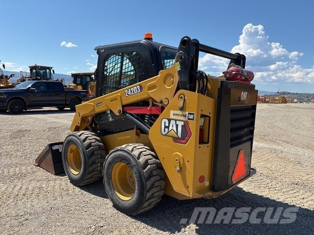 CAT 242D3 Skid steer mini utovarivači