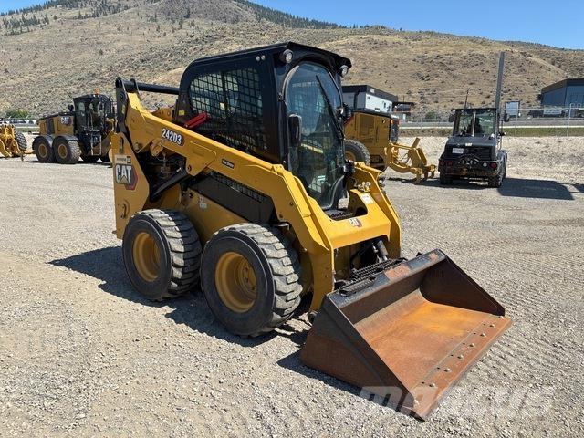 CAT 242D3 Skid steer mini utovarivači