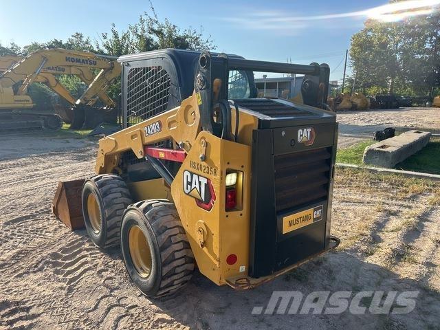 CAT 242D3 Skid steer mini utovarivači