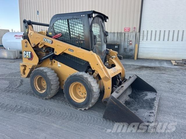 CAT 242D3 Skid steer mini utovarivači