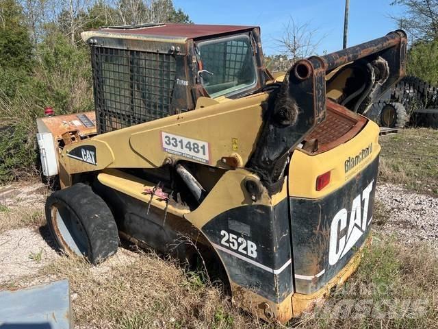 CAT 252B Skid steer mini utovarivači
