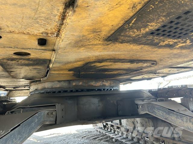 CAT 390D L Bageri gusjeničari