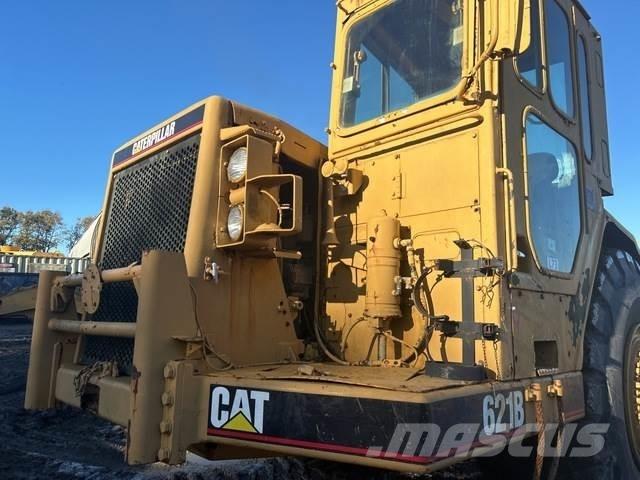 CAT 621B Strugači