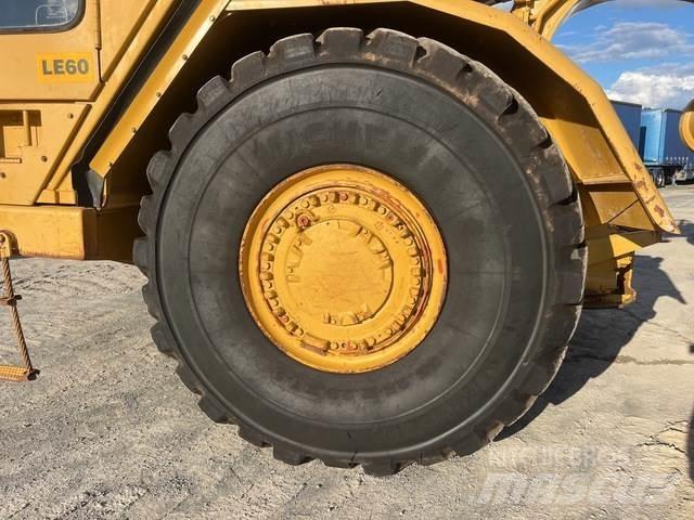 CAT 621G Strugači