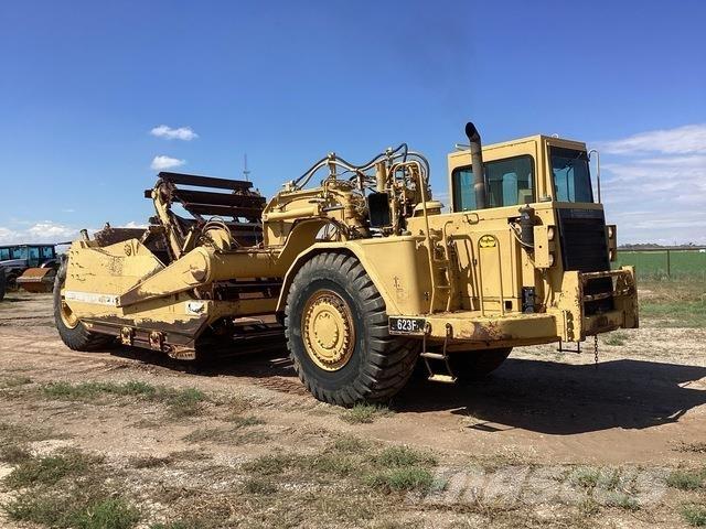 CAT 623F Strugači